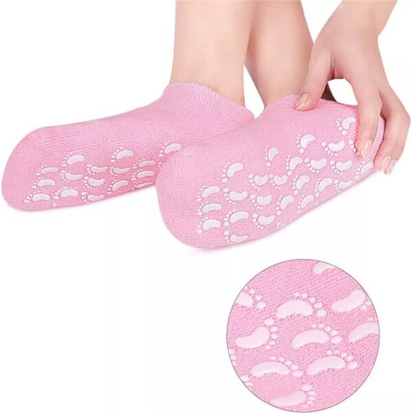 Short Moisturizing Socks WalTok Cotton Spa Gel Moisture Socks Gel Inner Lining Infused with Essential Oils Best for Repairing Softeing Dry Cracked Feet Skins - Image 3